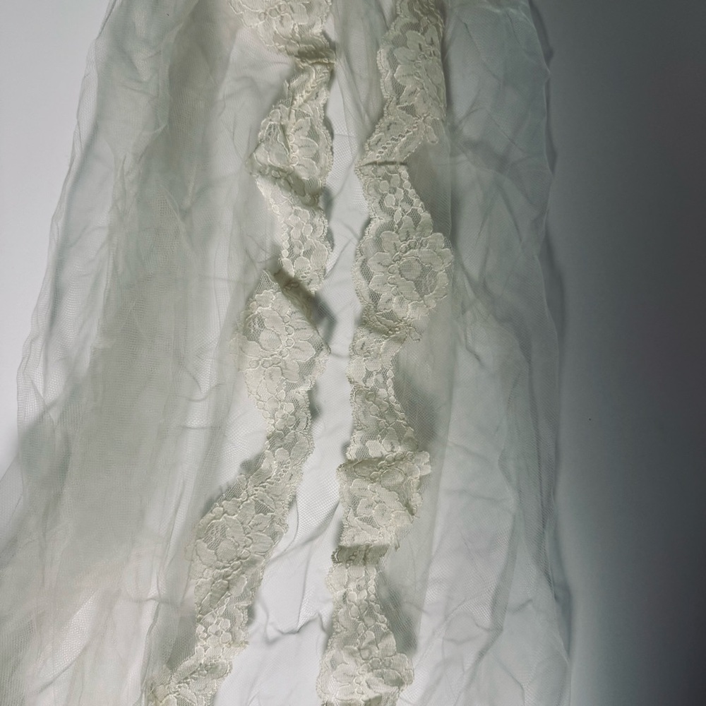 Vintage Victorian Ins Lace Wedding Dress + Veil Pleated Hemline Long Sleeve Gown - Picture 10 of 12